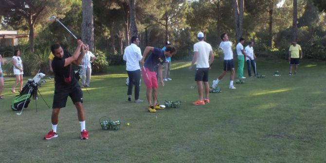 Raket Ustaları Bu Kez Golf Sopası Tuttu