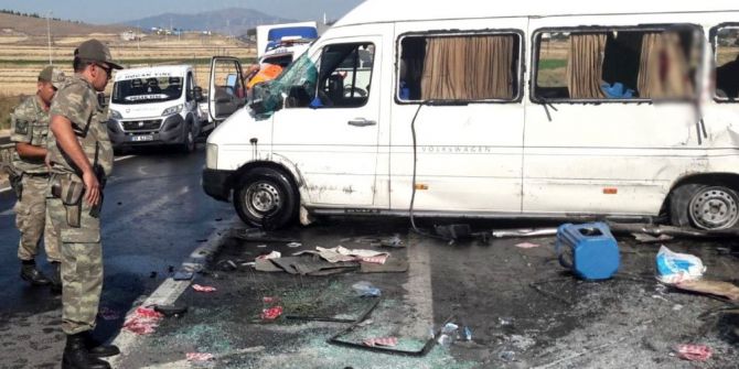 Yolcu Minibüsü Devrildi: 2’si Ağır 19 Yaralı