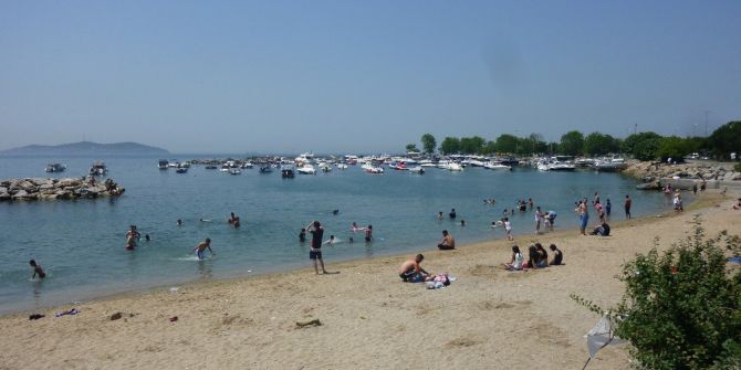 Sıcaktan Bunalan Vatandaşlar Denize Koştu