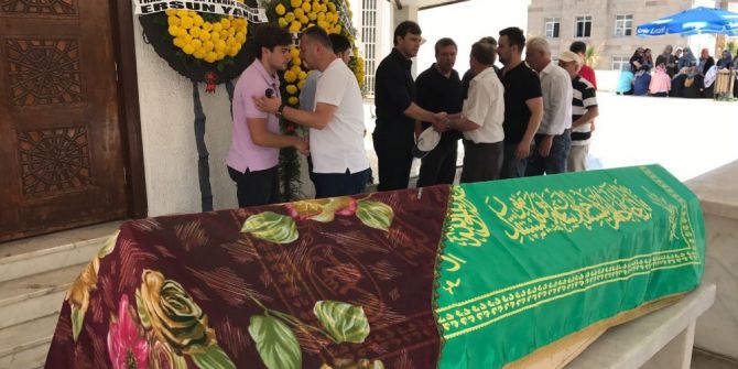 Ertuğrul Sağlam Annesini Son Yolculuğuna Uğurladı