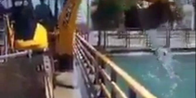 Kepçeyle Kanaldan Su Çekti, İş Makinelerini Yıkayıp Soğuttu