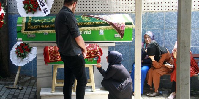 Bebeğini Emzirdiği Sırada Kazada Ölen Anne İle Oğlu Son Yolculuğuna Uğurlandı