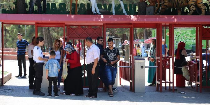Gaziantep Hayvanat Bahçesi’ne Ziyaretçi Akını
