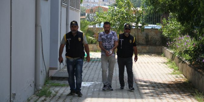 Polise Rüşvet Vermek İsteyince Gözaltına Alındılar