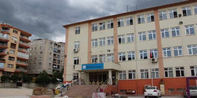 Darp İddiası Sonrası Hem Okul Müdürü, Hem Öğretmen Açığa Alındı