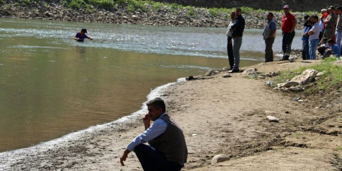 Siirt’te Çaya Giren Çocuk Kayboldu