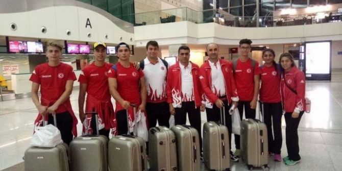 Mersinli Lise Öğrencisi Ersu Şaşma, Sırıkla Atlamada Dünya Şampiyonu Oldu