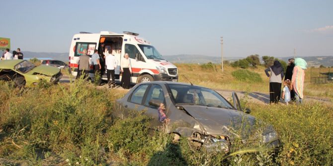 Düğün Konvoyunda Trafik Kazası: 4 Yaralı