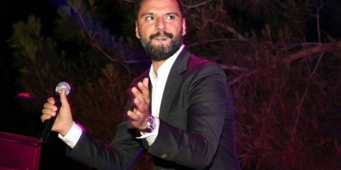 Ünlü Şarkıcı Alişan Muhafazakar Otelde Konser Verdi