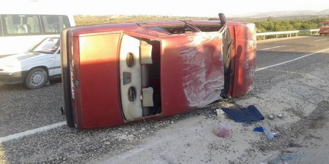 Besni’de Otomobil Takla Attı: 4 Yaralı