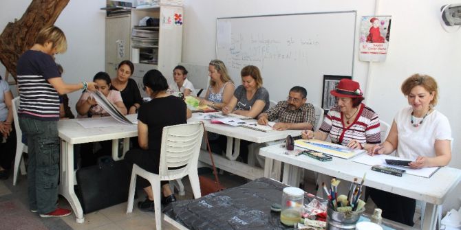 Kadın Kursiyerlerin Arasında Tek Erkek Sümbül Ağa