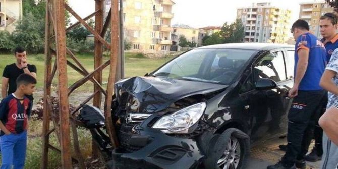 Van’da Trafik Kazası: 2 Yaralı