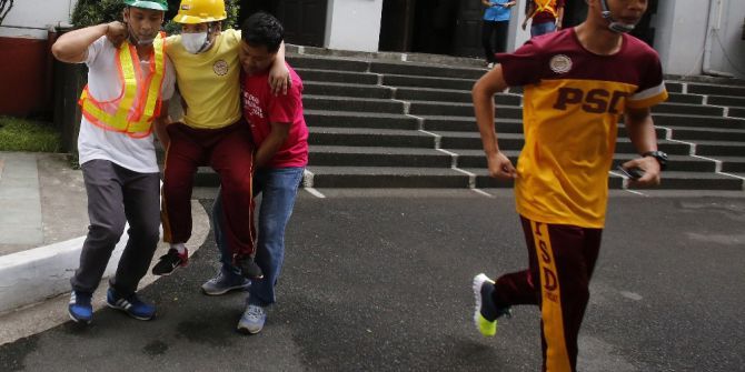 Filipinlerde, Deprem Tatbikatına "Sağır Çocuklar Okulu" Da Katıldı