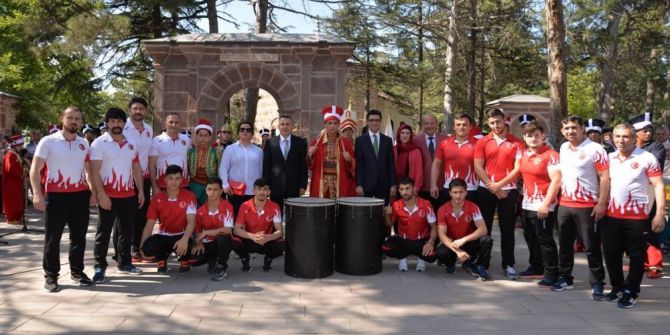 Güreş Milli Takımı Söğüt’ten Almanya’ya Mehter Takımı Eşliğinde Uğurlandı