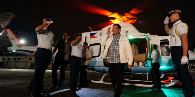 Filipinler Devlet Başkanı Duterte’den Yaralı Askerlere Madalya