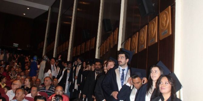 Mimarlık Fakültesi’nde Mezuniyet Sevinci