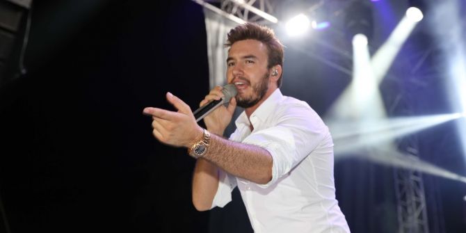 Mustafa Ceceli, Finikelileri Coşturdu