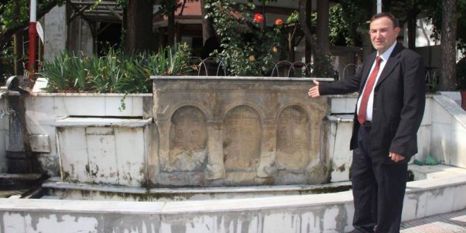 Şaphane’de 2 Bin Yıllık Lahit Mezar Taşı ’Göz Göre Göre Yok Oluyor’