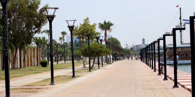 Sıcak Hava Kent Merkezini Boşalttı