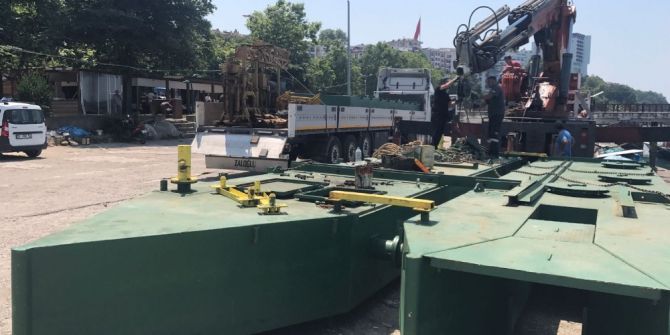 Akçakoca Sahiline Konulacak Mahmuzlar İçin Dubalar Geldi