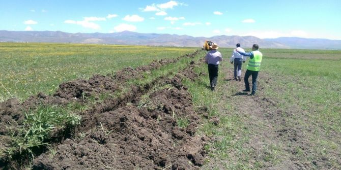 Çaldıran’da Susuz Tarım Arazileri, Yeniden Tarıma Kazandırılıyor