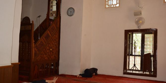 Sıcaktan Bunalan Manisalılar Çareyi Gölgelerde Aradı