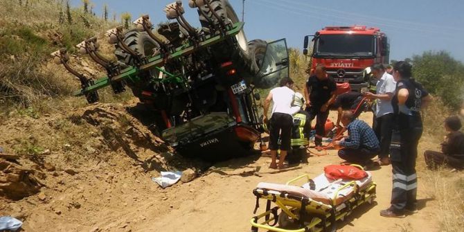Devrilen Traktörün Altında Kaldı: 1 Yaralı