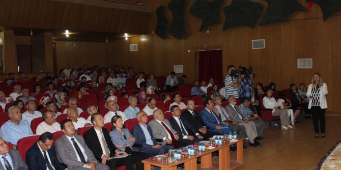 15 Temmuz Şiirini Okuyan Genci Vali Altınla Ödüllendirdi