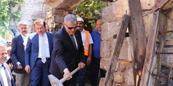 Kahramanmaraş’ta Kentsel Dönüşümde İlk Kazma Vuruldu