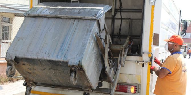 Toroslar’da Çöp Konteynerleri Dezenfekte Ediliyor