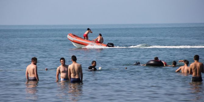 Denizde Ceset İhbarı Polisi Alarma Geçirdi