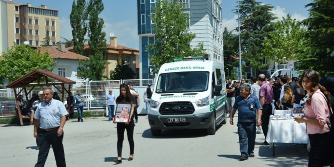 İsa Öğretmen Son Yolculuğuna Uğurlandı