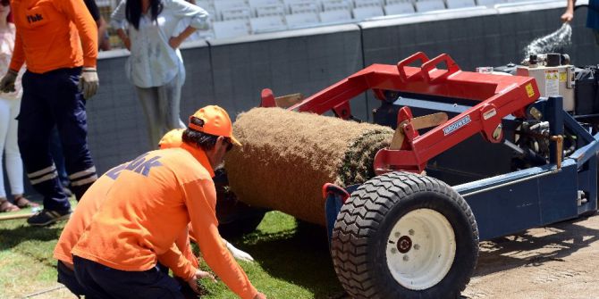 Bursa Büyükşehir Stadyumu’nda Çim Serimine Başlandı