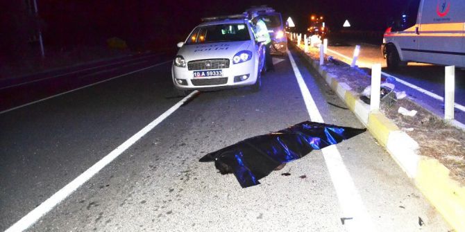 Yolcu Otobüsü Otomobili İkiye Böldü: 2 Ölü