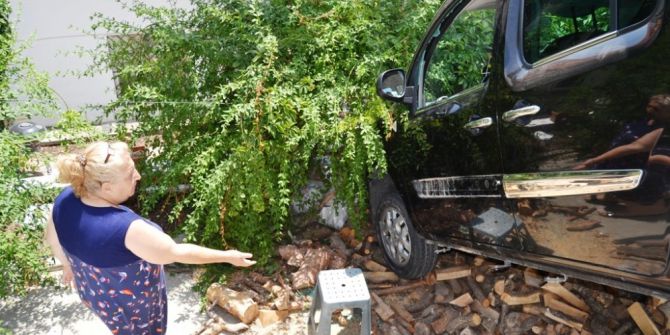 Otomobiliyle Bir Evin Bahçesinin Davetsiz Konuğu Oldu