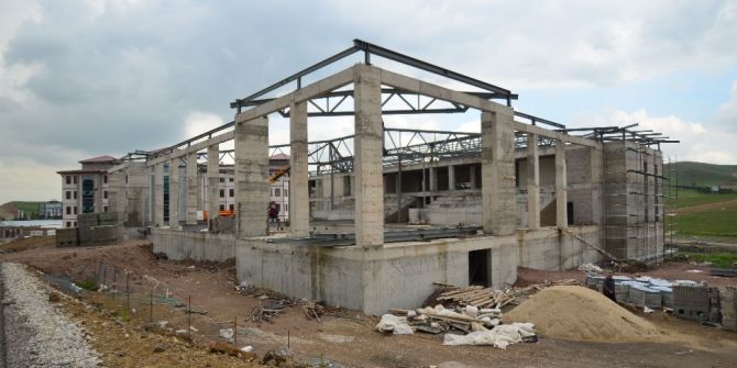 Saray Yüzme Havuzu Yükseliyor