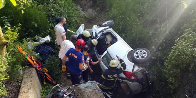 Otomobil Şarampole Yuvarlandı: 1 Ölü, 1 Yaralı