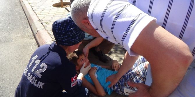 Ekmek Almaya Giden Çocuğa Otomobil Çarptı