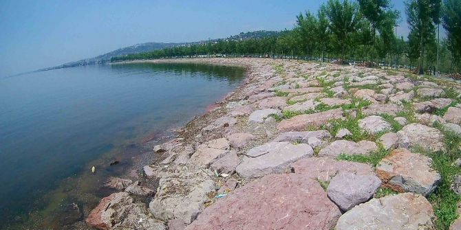 Körfez Kıyısındaki Atıklar Temizleniyor