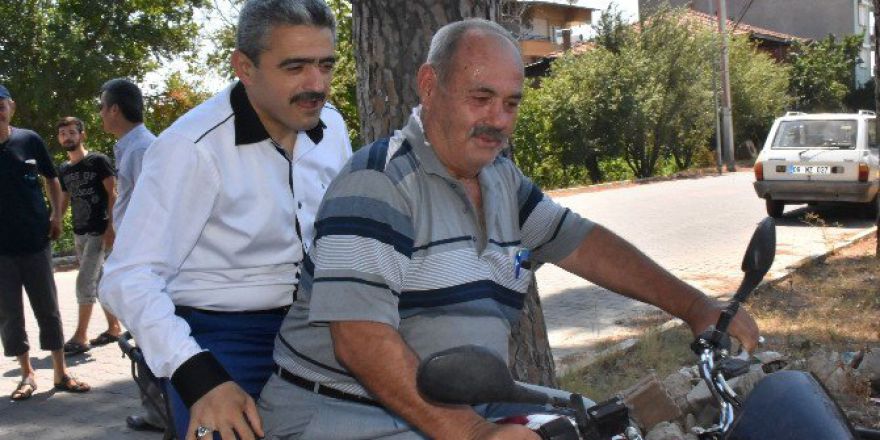 Başkan Motosikletle Mahalleyi Denetledi