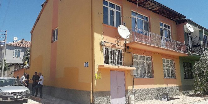 Annesini Boğarak Öldürdü