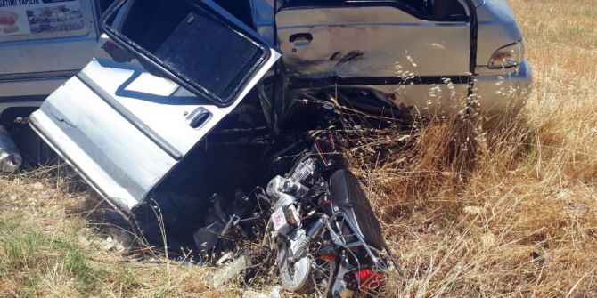 Motosikletle Midibüs Çarpıştı: 1 Ölü, 1 Yaralı