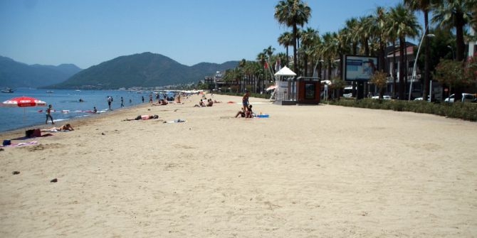 Marmaris’te Aşırıcı Sıcak Sahilleri Boşalttı