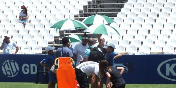 Aşırı Sıcaklar Tenisçiyi Bayılttı