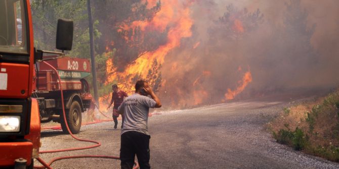Alanya’da Orman Yangını, Evler Tahliye Ediliyor