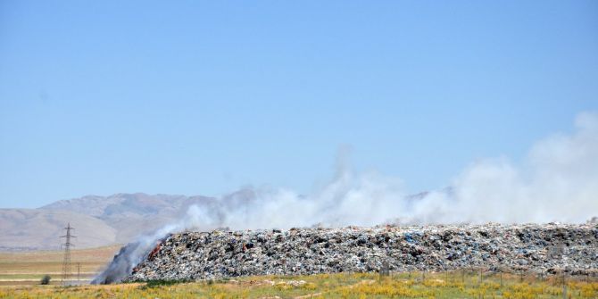 Çöl Sıcakları Çöplükte Yangına Neden Oldu