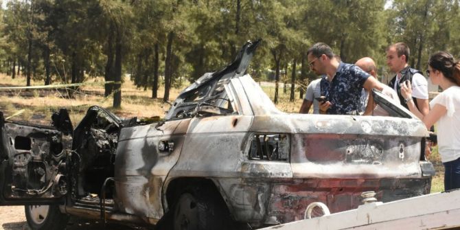 Kanala Düşen Otomobilin İçinde Yanarak Öldü