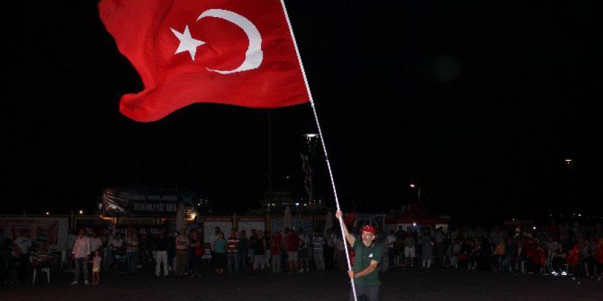 Çanakkale’de Demokrasi Nöbeti Devam Ediyor