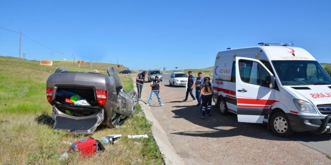 Kontrolden Çıkan Otomobil Menfeze Uçtu