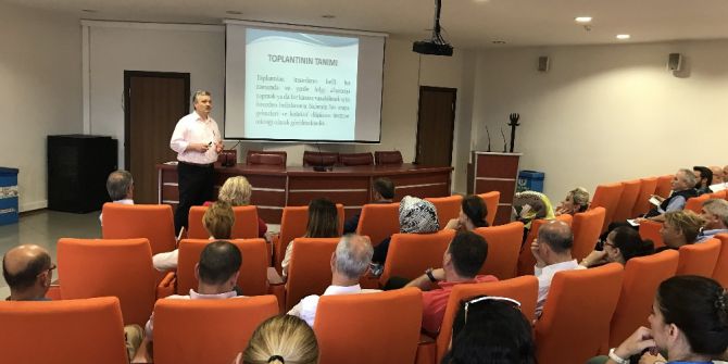 İzmit Belediyesi’nde Eğitimler Devam Ediyor